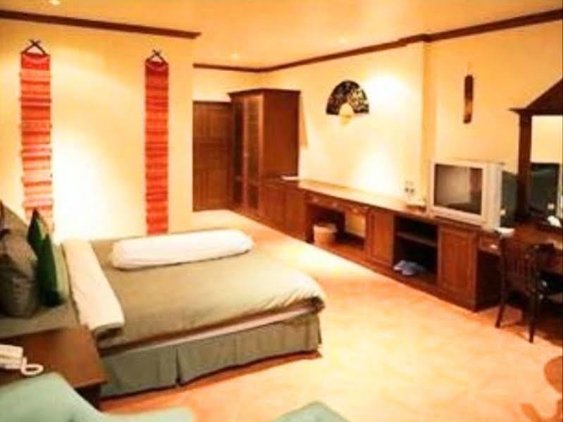 Hotel The Irish Clock Udon Thani Exterior foto