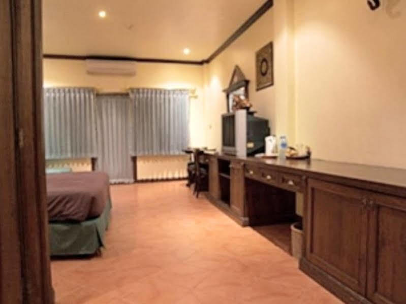 Hotel The Irish Clock Udon Thani Exterior foto