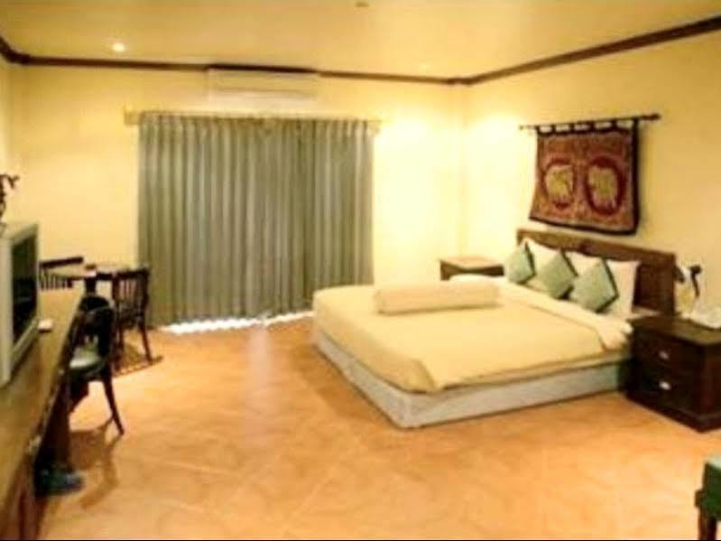 Hotel The Irish Clock Udon Thani Exterior foto