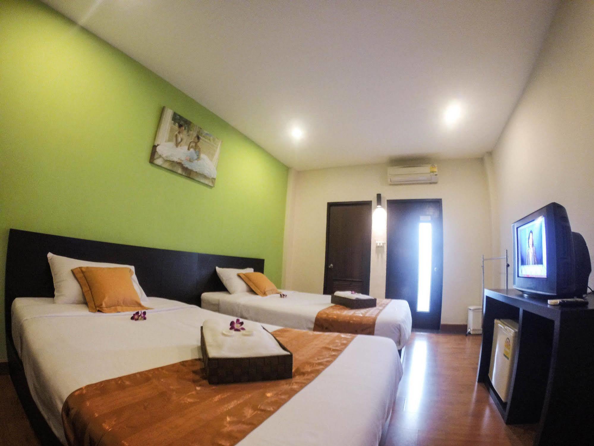 Hotel The Irish Clock Udon Thani Exterior foto