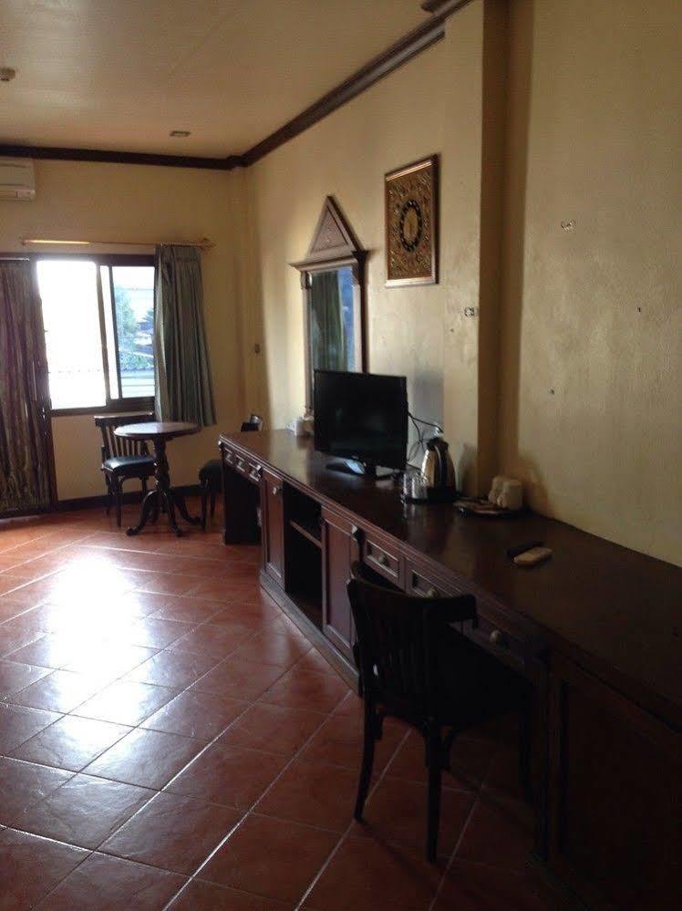Hotel The Irish Clock Udon Thani Exterior foto